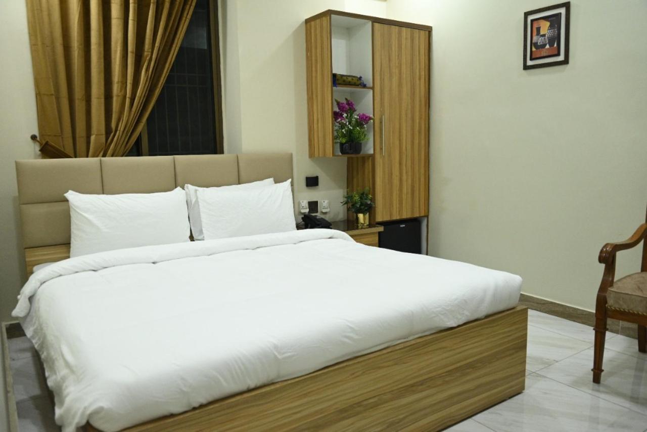 Hotel Pearl Inn Karachi Exterior photo